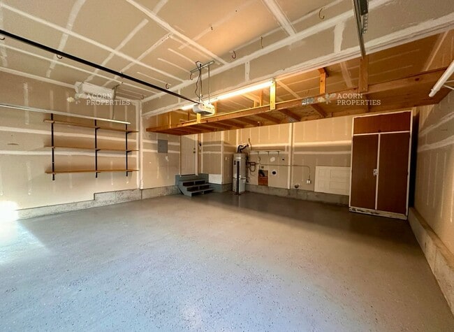 Building Photo - 402 Meadow Ct NW