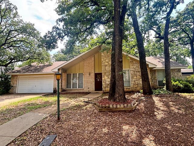 Primary Photo - 2107 Botts Dr