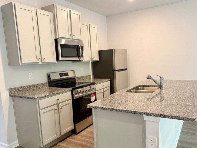 Building Photo - Luxury Townhome in Adairsville