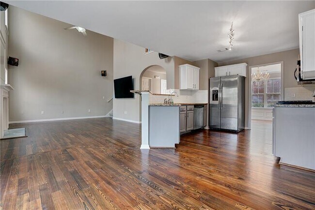 Building Photo - 1620 Grand Jct