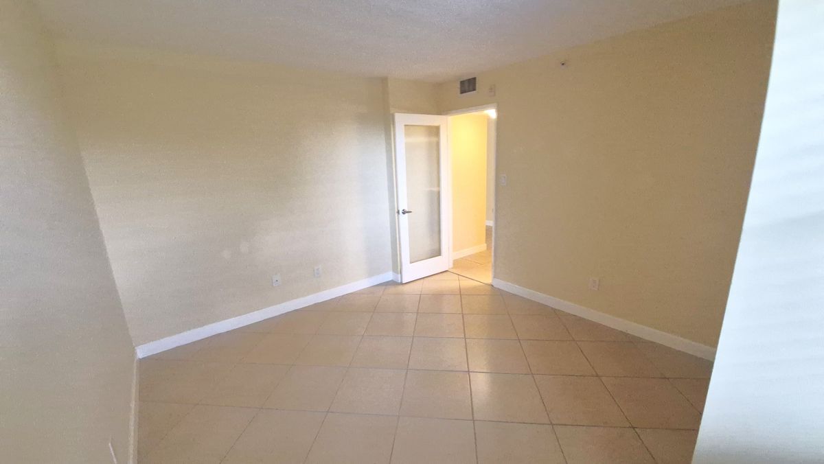 Building Photo - 820 Lavers Cir