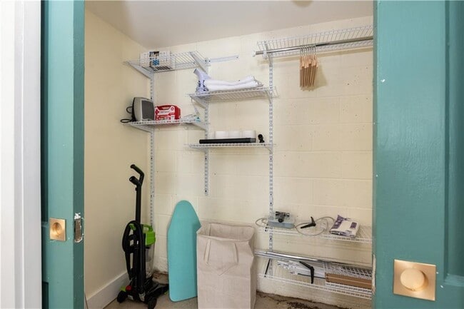 Building Photo - 1583 Braeburn Dr SE