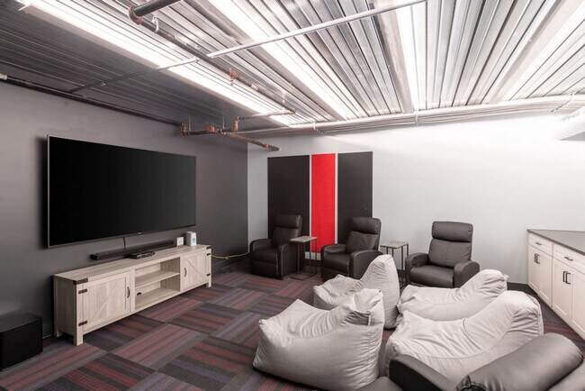 Building Photo - 1009 W Juneau Ave