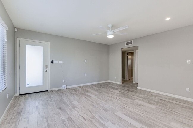 Building Photo - Modern 3 BD 2 BA Home on Mesa/Chandler/Tempe Border!