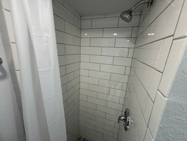 Building Photo - 911 NW 62 Ave