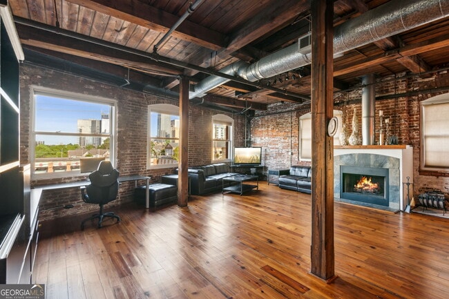 Building Photo - 490 Marietta St NW