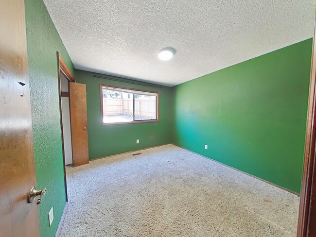 Building Photo - 3 Bedroom House ~ North Corvallis