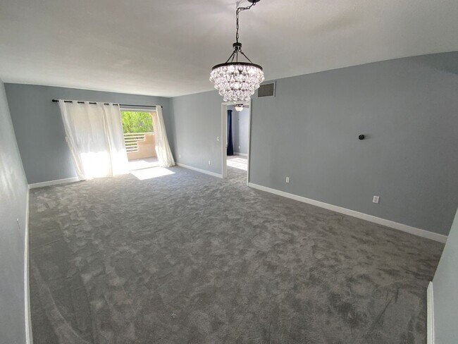 Building Photo - 2 Bed, 2 Bath, Condo with Pools, Fitness Center & Balcony located in Las Vegas, Nevada.