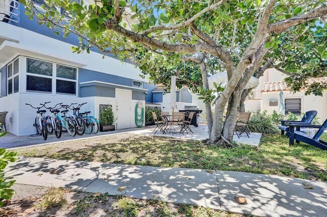 Building Photo - 810 S Surf Rd