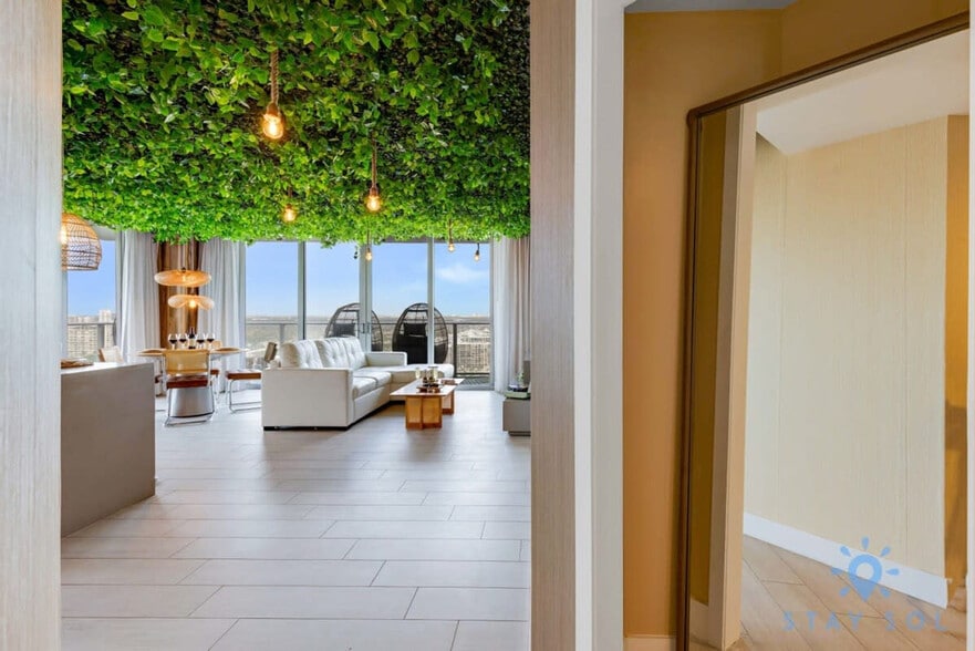 Building Photo - 4010 S Ocean Dr