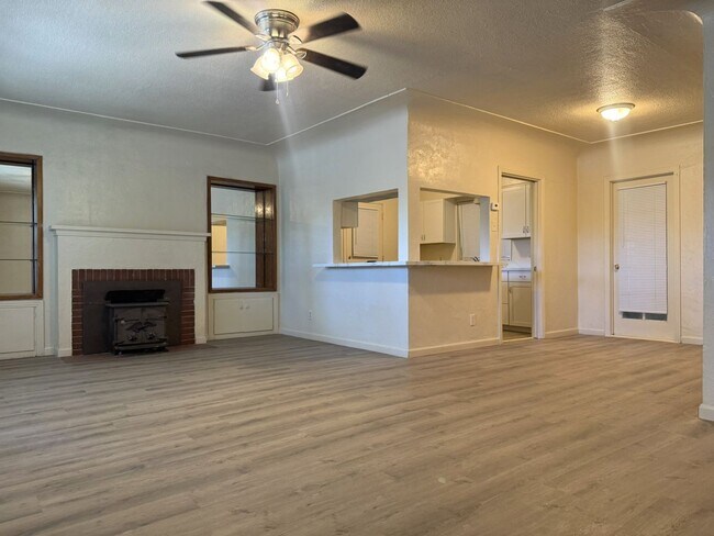 Building Photo - 2451 6th Ave