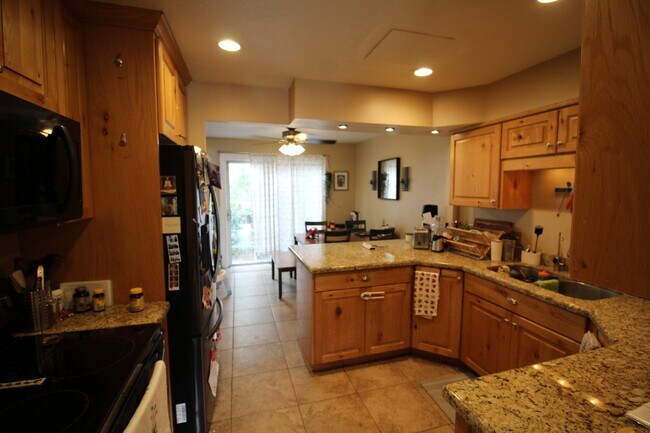 Building Photo - 6929 S Prom Dr