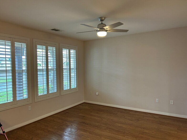 Building Photo - 8008 Hazeltine Ln