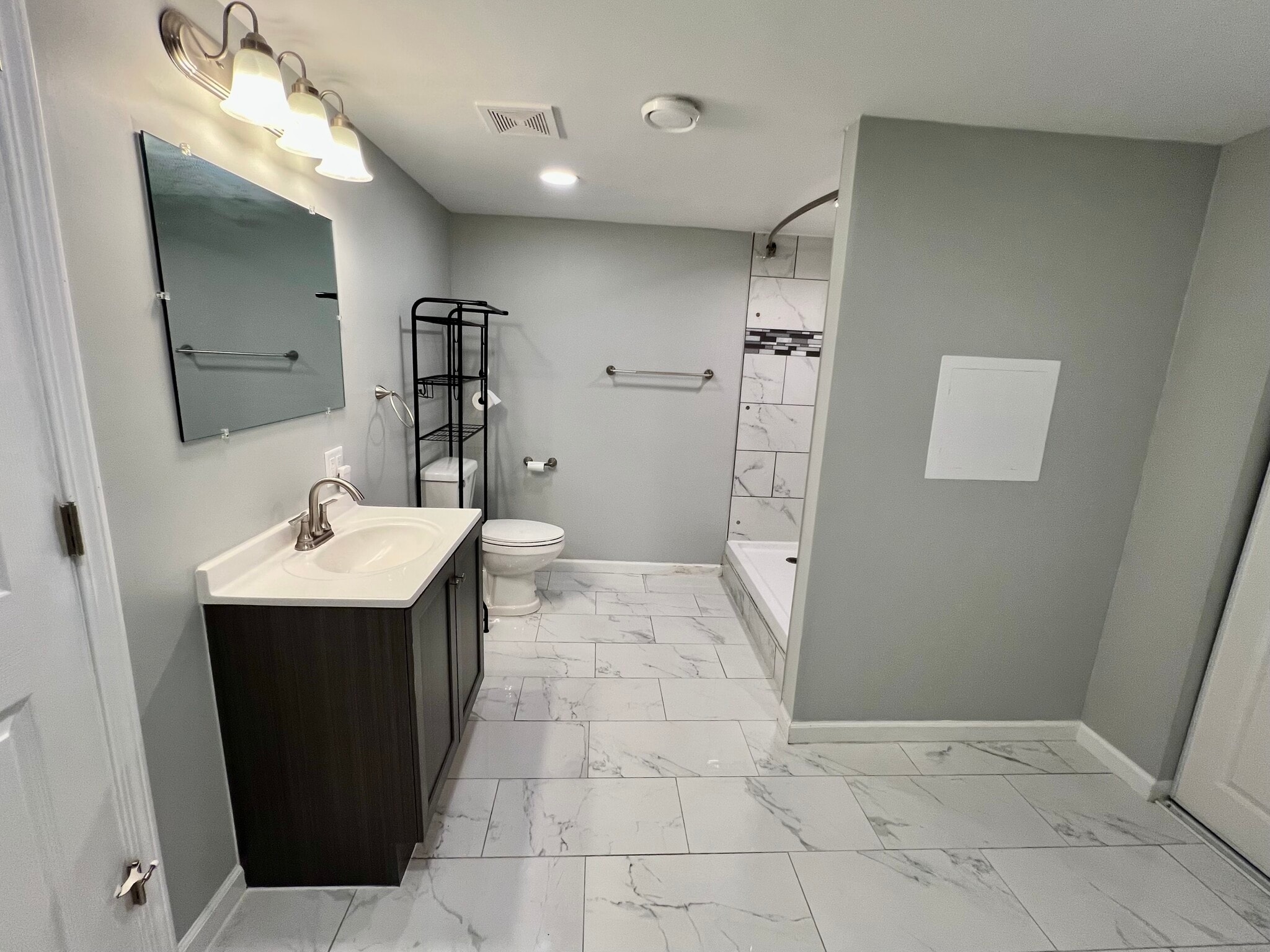 Building Photo - 2838 Continental Dr