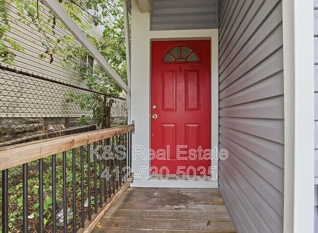 Building Photo - 27 E Orchard Ave