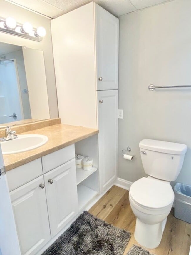 Building Photo - University Towers #301 - FURNISHED studio within walking distance to UTK, Fort Sanders Medical Ce...