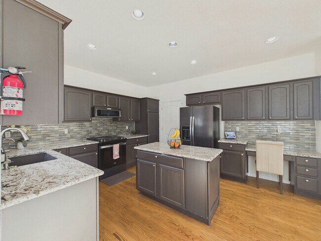 Building Photo - 2899 Woodbriar Dr