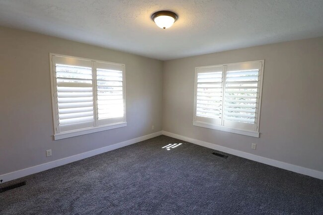 Building Photo - 1/2 off 1st months rent! Close to Utah Sta...