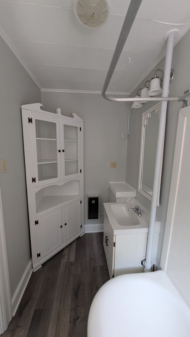 Building Photo - Spacious 1 Bedroom in Heart of Midtown Har...