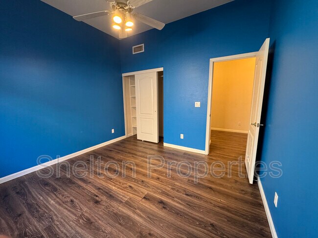 Building Photo - 1313 W Straford Ave