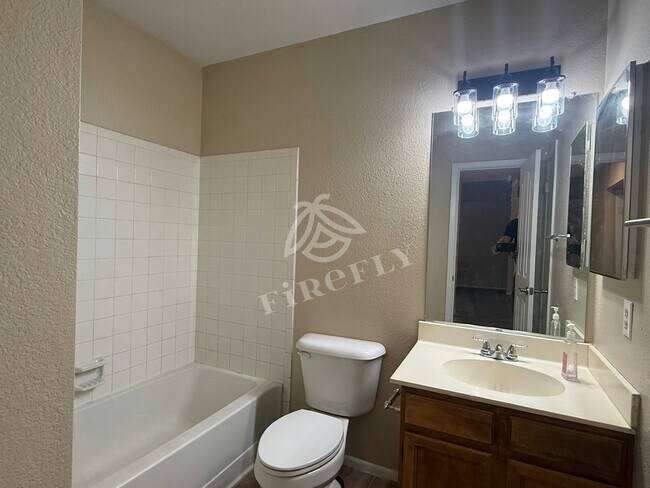 Building Photo - 10720 W Wagon Wheel Dr