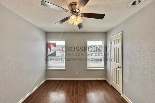 Building Photo - 2 Bedroom 2 Bath Duplex at Mansion Creek in Tyler! 1/2 OFF your first full month’s rent!