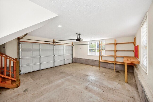 Building Photo - 197 Red Jacket Trce