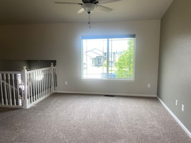 Building Photo - 4 BED | 3 BATH | 3 CAR GARAGE | SUMMERSET