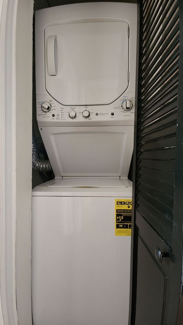 Building Photo - 7754 Kingsbury Blvd