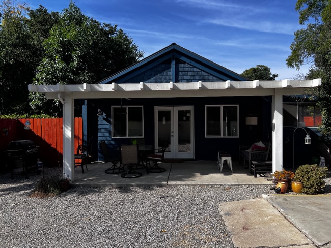 Building Photo - 1009 El Sur Ave