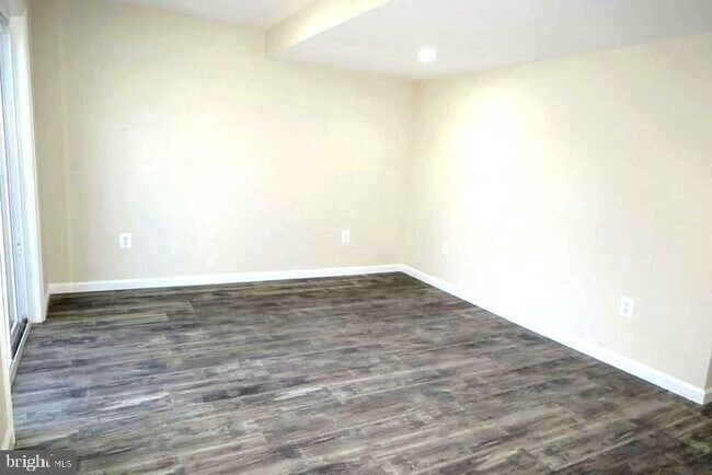 Building Photo - 17325 Sandy Knoll Dr