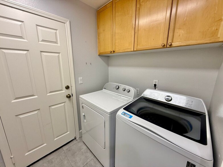 Building Photo - 4238 Diavila Ave