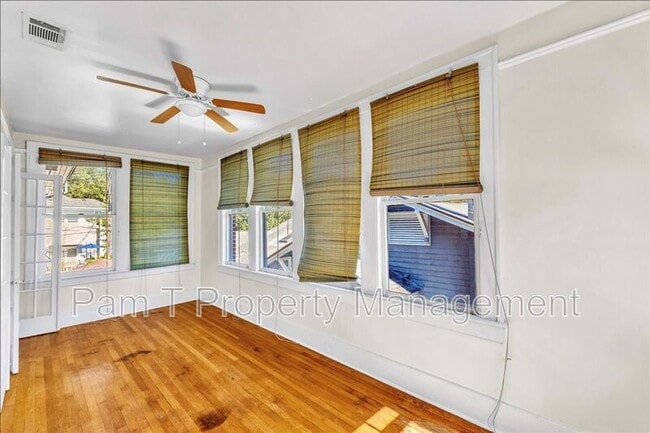 Building Photo - 214 E 48th St
