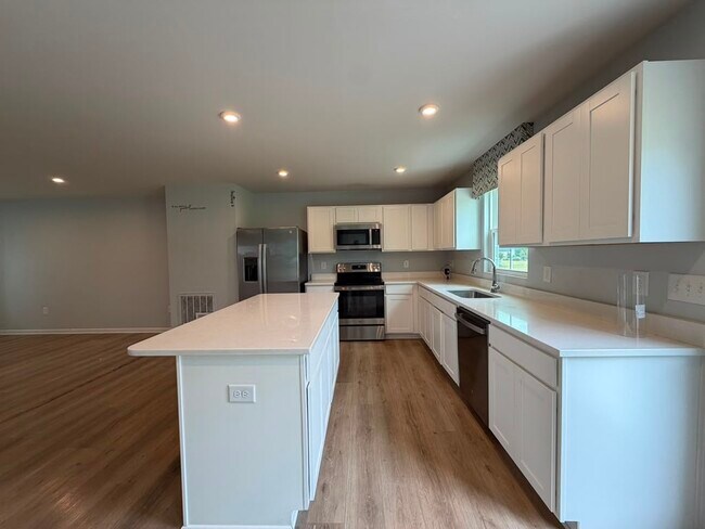 Building Photo - 205 Tormore Dr