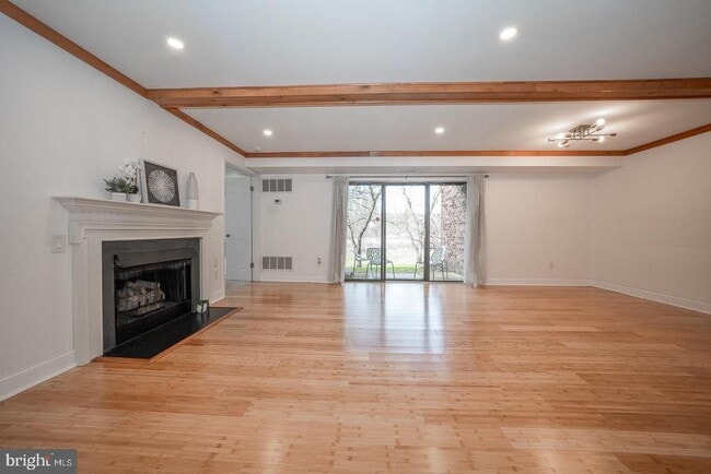 Building Photo - 504 Mountainview Dr