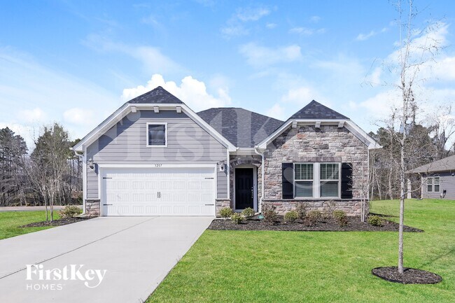 Primary Photo - 3207 Elmwood Dr