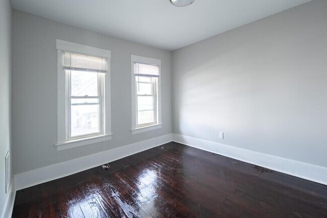 Building Photo - 207 7th Ave