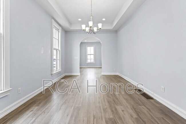 Building Photo - 920 N College Ave