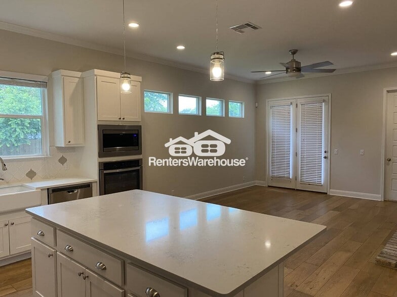 Building Photo - 1216 Forest St