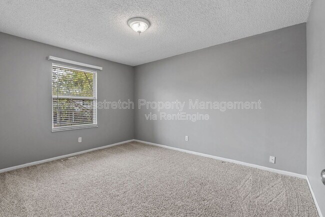 Building Photo - 33 Pershing Lake Dr