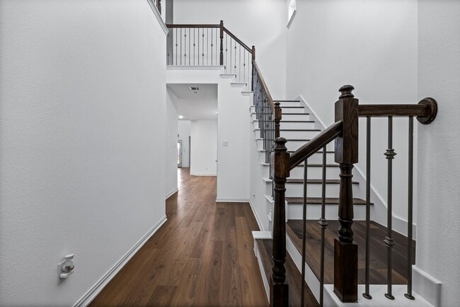 Building Photo - 1444 Kit King Dr