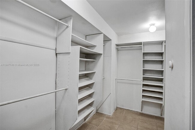 Building Photo - 20607 NE 7th Ct