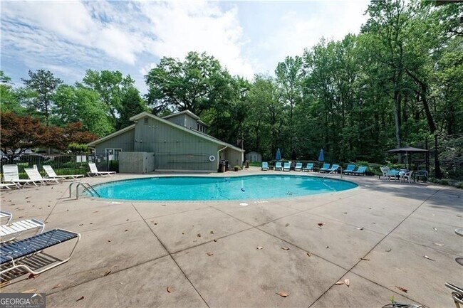Building Photo - 2179 Surrey Ct