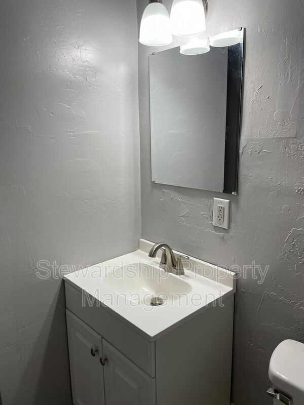 Building Photo - 508 Tremont Ave SW