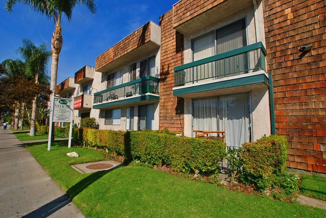 Primary Photo - 20431 Saticoy St
