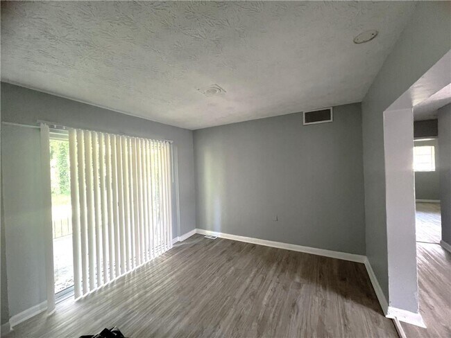 Building Photo - 763 N Hairston Rd