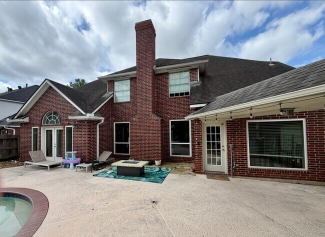 Building Photo - 1615 Greenleaf Oaks Dr