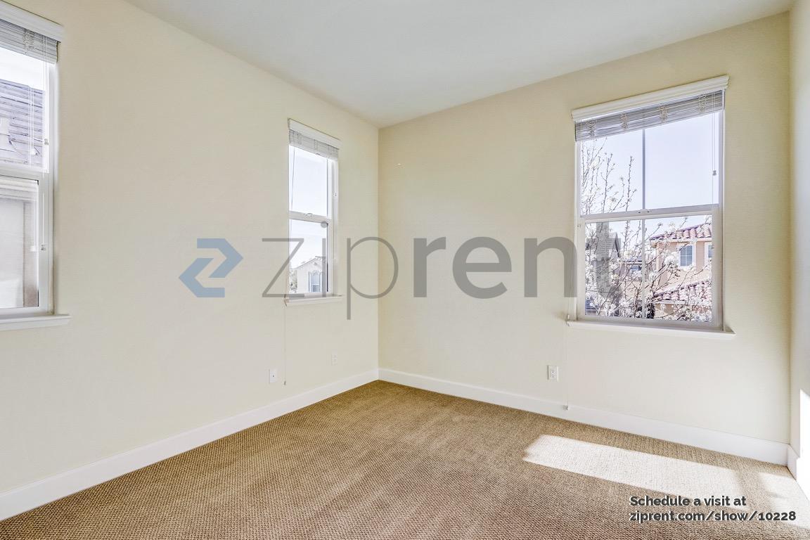 Building Photo - 941 Bracken Ct