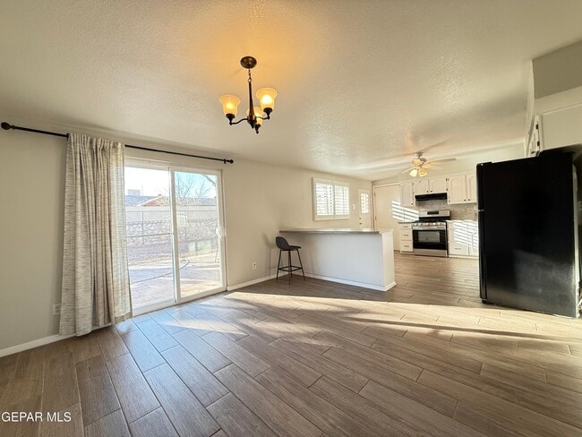 Building Photo - 10180 Saigon Dr