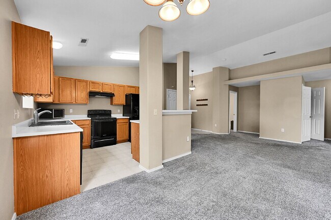 Building Photo - $1,750.00, 3-bed, 2-bath, located in Color...